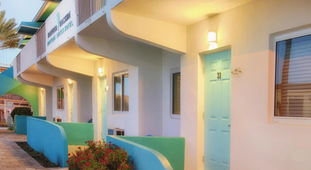 Hollywood Beachside Boutique Suite, Забронировать Бутик-отель Голливуд-Бич Панхэндл Флорида