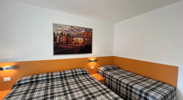 Modern Flat With Spacious Balcony, Book Lejlighed Hoteller i Friuli Venezia Giulia med parkering, Parkering