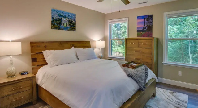 Коттедж с 3 комнатами с балконом Charming Pendleton Retreat ~ 5 Mi to Clemson!