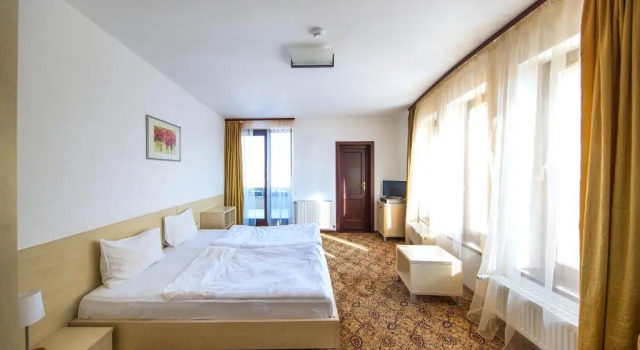 AselTur Brasov, Rezerwuj Hotel Hotele w Prahova Valley z parkingiem, Parking