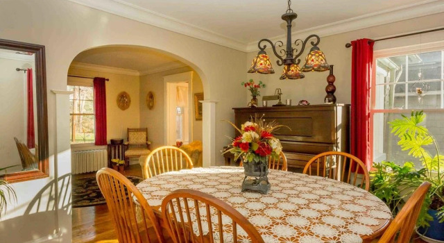 Enchanted Cottage on Glen - Entire House Rental, Buchen Sie Ferienhaus Elmira (und Umgebung) New York State