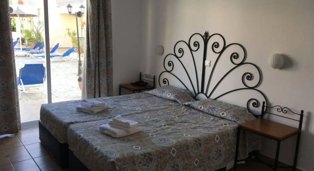 Nicki Holiday Resort, Book Ferieresort Hoteller i Polis med parkering, Parkering