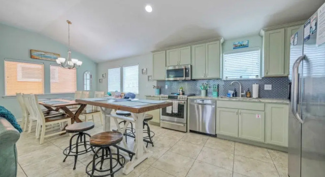 Reel Life Dreams by Avantstay Pool + Near Beach!