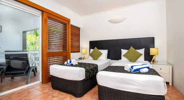 Люкс с 2 комнатами с видом на бассейн Paradise On The Beach Resort