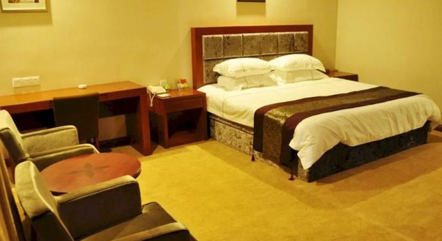 Head Holiday Hotel