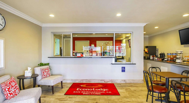 Econo Lodge San Bernardino I-215, Забронировать Отель Сан-Бернардино штат Калифорния