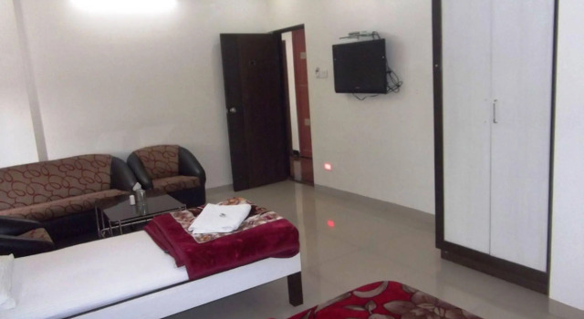Hotel Bhola, Забронировать Отель Отели Чинчивад с парковкой, Парковка