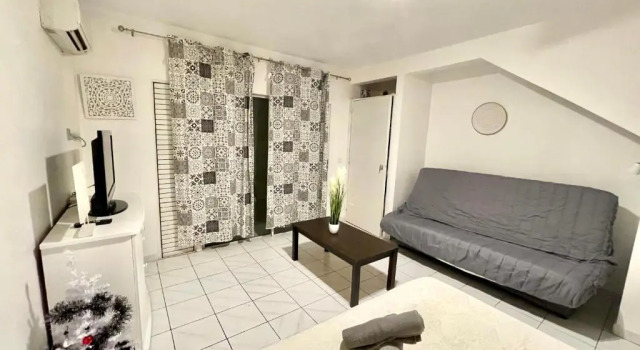 Studio dans résidence avec piscine proche marina