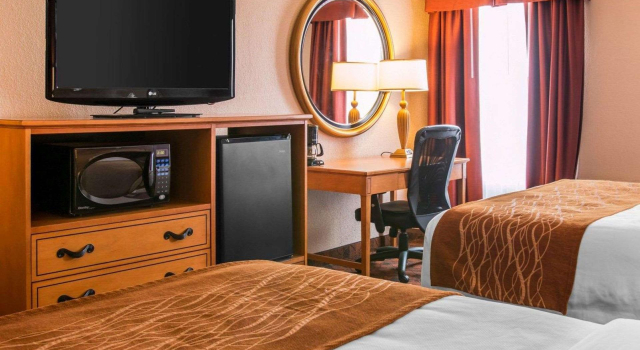 Четырёхместный номер Standard Comfort Inn & Suites and Conference Center