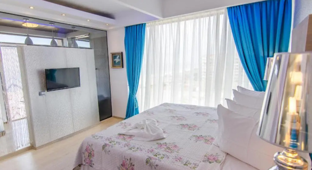 Люкс Phoenicia Luxury Hotel