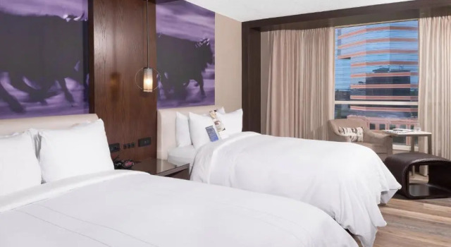 Четырёхместный номер Standard Durham Marriott City Center