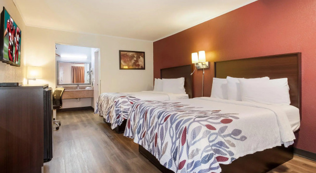 Четырёхместный номер Deluxe Red Roof Inn Santee