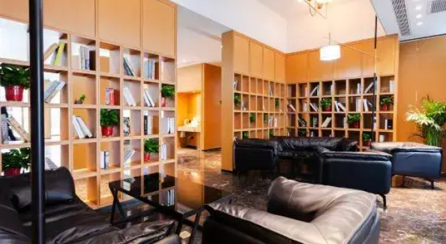 Chonpines Hotel(Tanghe Youlan Avenue Branch), Prenota Hotel Hotel a Nanyang con parcheggio, Parcheggio