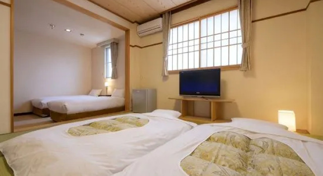Кровать в общем номере Matsushima Hotel Waraku