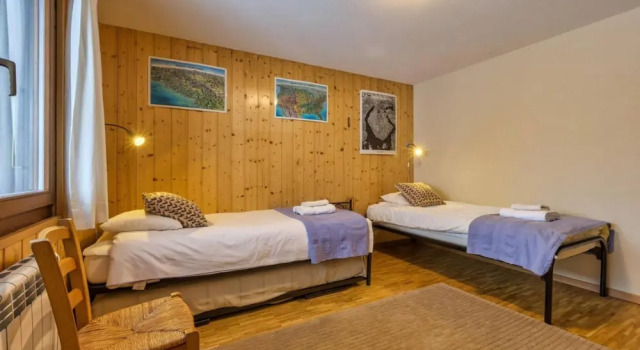 Chalet Les Jeunes - 8 Pax Swiss Ski Chalet
