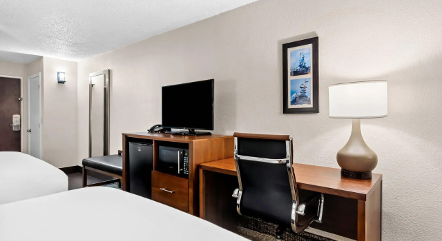 Четырёхместный номер Standard Comfort Inn University