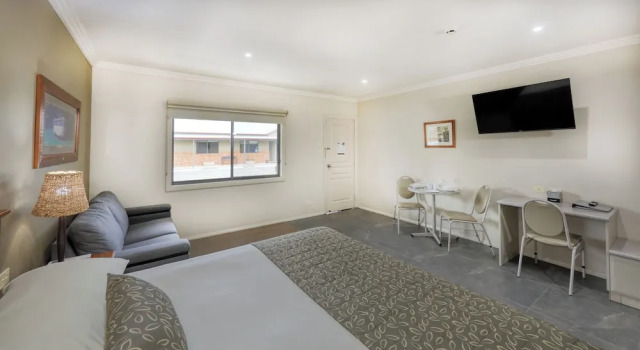 Люкс The Saltbush Motor Inn
