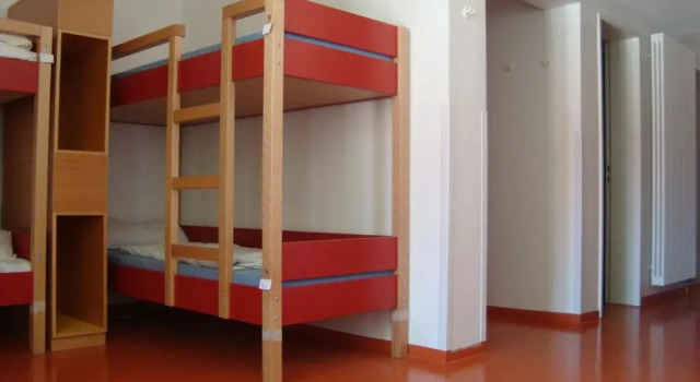 Кровать в общем номере с 6 комнатами HI Munich Park Youth Hostel