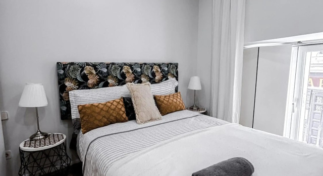 Tríplex Lujo 5 Dorm en Sol! Junto Four Seasons, Забронировать Отель центр города Мадрид, рядом с Дом-музей Лопе де Вега