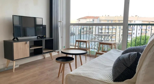Апартаменты T2 lumineux centre ville proche métro, parking gratuit,1 chambre, 1 grande pièce à vivre