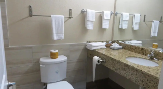 Четырёхместный номер Standard Scottish Inn & Suites