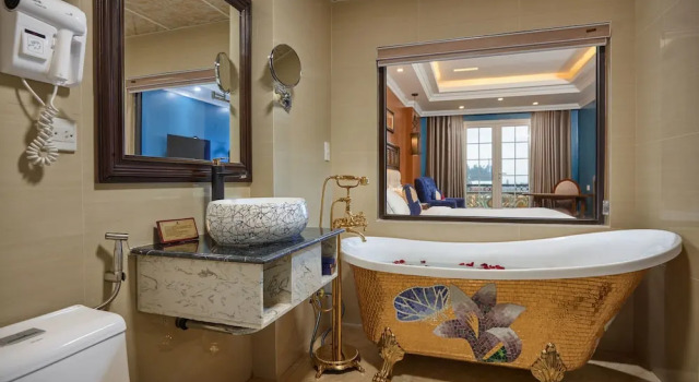Полулюкс с балконом Eden Boutique Hotel & Spa