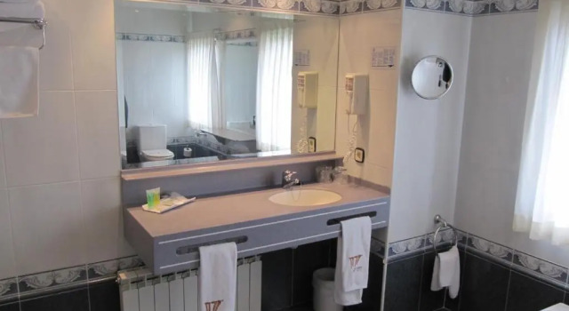 Полулюкс Hotel Sercotel Cuatro Postes