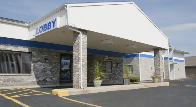 Четырёхместный люкс Executive Americas Best Value Inn La Crosse