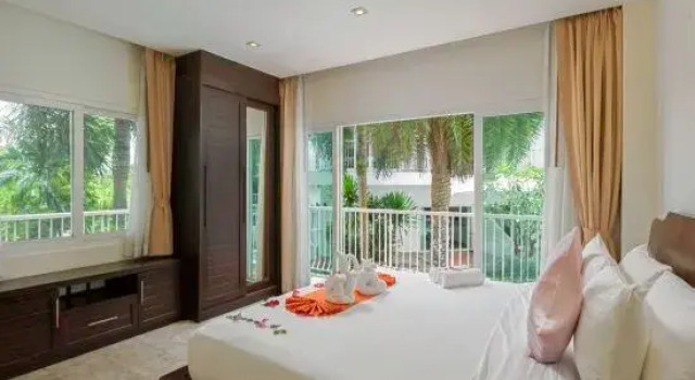 Люкс семейный с 2 комнатами Phunawa Resort Phuket Karon Beach