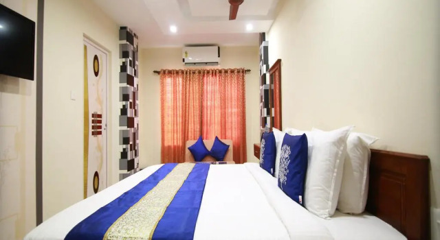 OYO Flagship 5202 Hotel Pearl Malabar, Забронировать Отель Отели штата Кералы с парковкой, Парковка