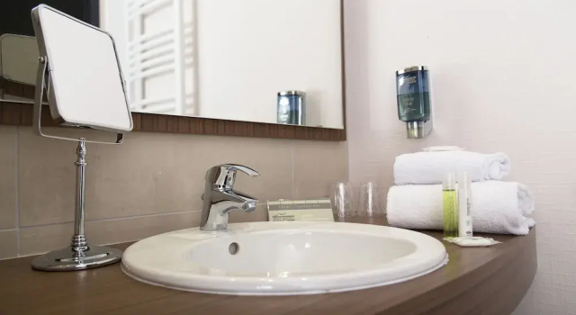 Люкс Brit Hotel Toulouse Colomiers - L’Esplanade