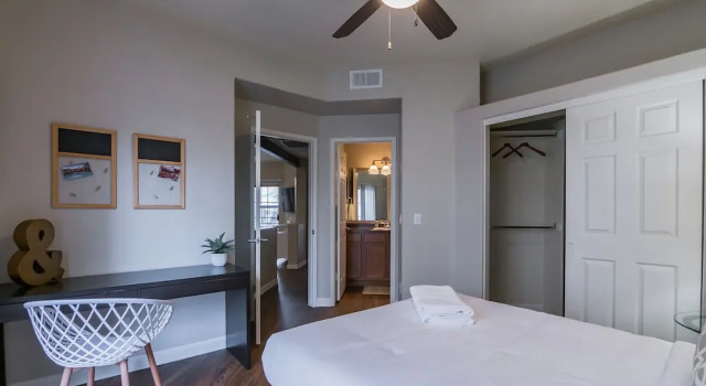 Luxury Scottsdale Suite + Pool + Gym, Забронировать Отель Отели Скотсдейл с парковкой, Парковка