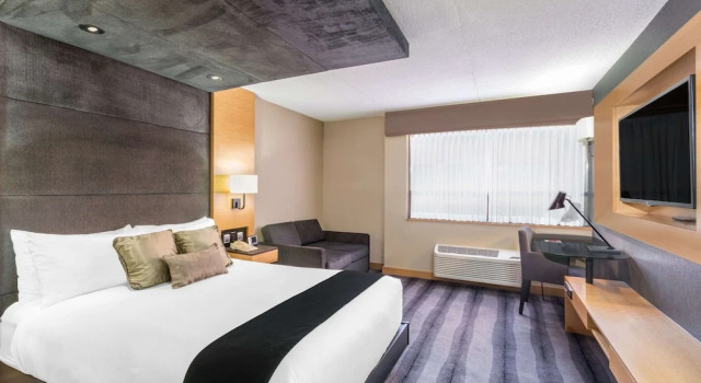 Двухместный номер Deluxe Ramada Plaza by Wyndham Prince George