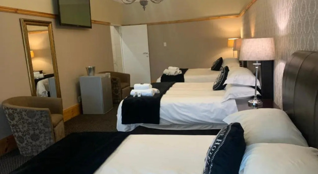 Трёхместный номер Deluxe Halfway House Hotel
