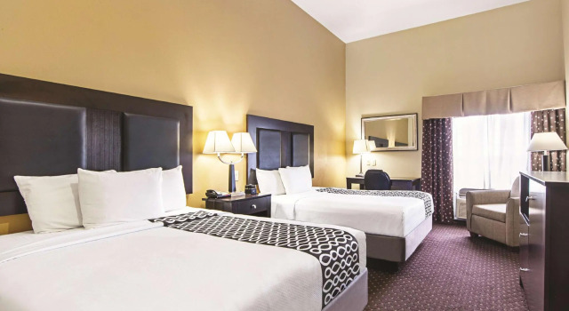 Четырёхместный номер Standard La Quinta by Wyndham Houston New Caney