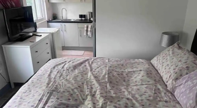 Remarkable Cozy 1-bed Studio in Romford London Uk
