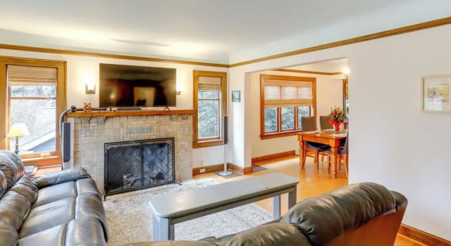 Апартаменты Charming Tudor-style Apt Near Green Lake!