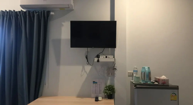 HomeMi House Homestay, Забронировать Отель Отели провинции Чонбури с парковкой, Парковка