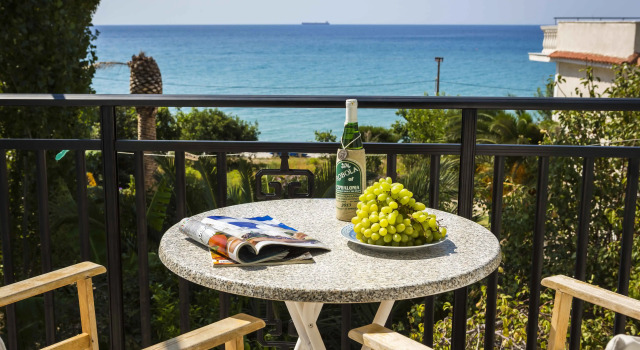 Stefanos Studios.. Above the beach of Lourdas, Reserva ahora Hotel Lourdata Cefalonia