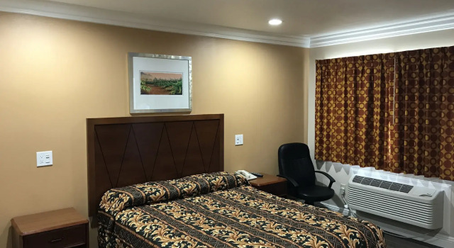 Fullerton Lodge