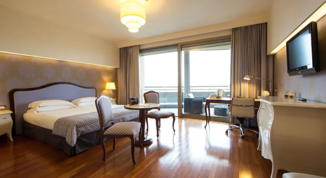 Двухместный люкс с балконом UNA Hotels Expo Fiera Milano