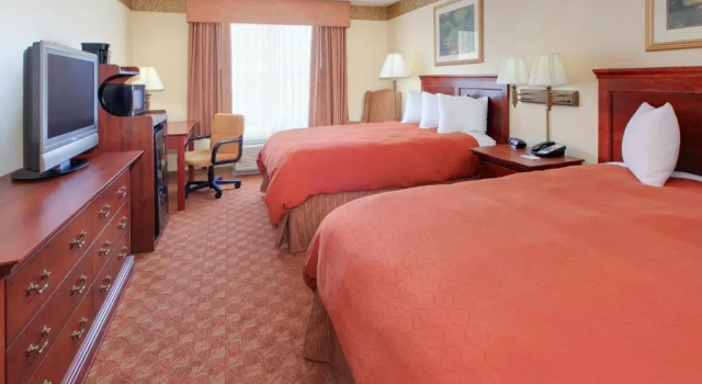 Четырёхместный номер Standard Country Inn & Suites by Radisson, Bentonville South - Rogers, AR