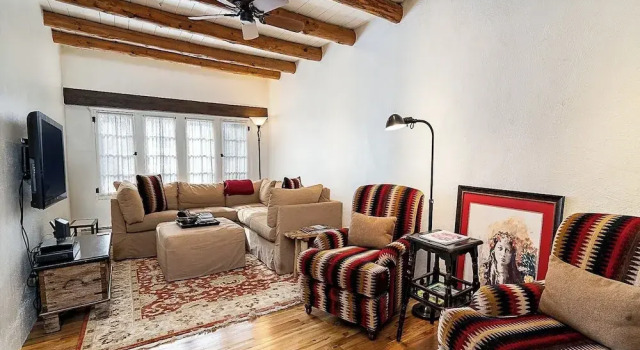 Коттедж Historic Garden Retreat by Kokopelli Property Management