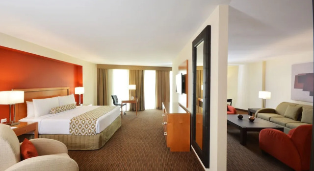 Двухместный полулюкс Crowne Plaza Monterrey Aeropuerto by IHG