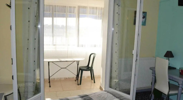 Трёхместный номер Standard с балконом Hôtel Le Dauphin Bleu