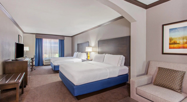 Четырёхместный люкс Holiday Inn Express Hotel & Suites Wharton by IHG