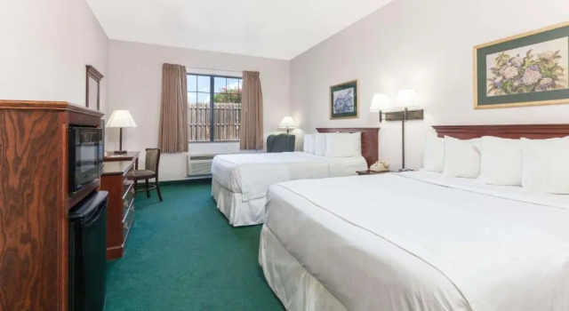 Четырёхместный номер Standard Best Western Prime Inn & Suites