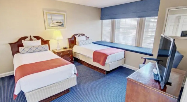 Люкс с 2 комнатами с балконом Club Wyndham Newport Onshore