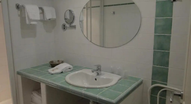 Номер Standard Nouvel Hôtel du Commerce