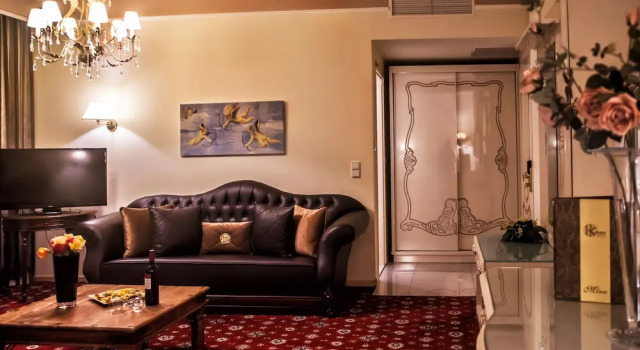 Люкс с балконом Kouros Hotel